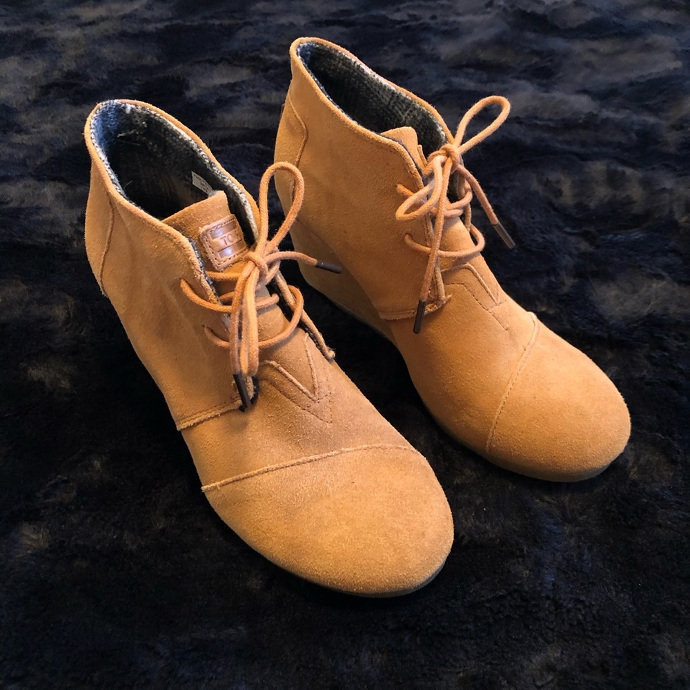 Tom’s Kala Wedge Bootie Chestnut Suede Lace-up 9